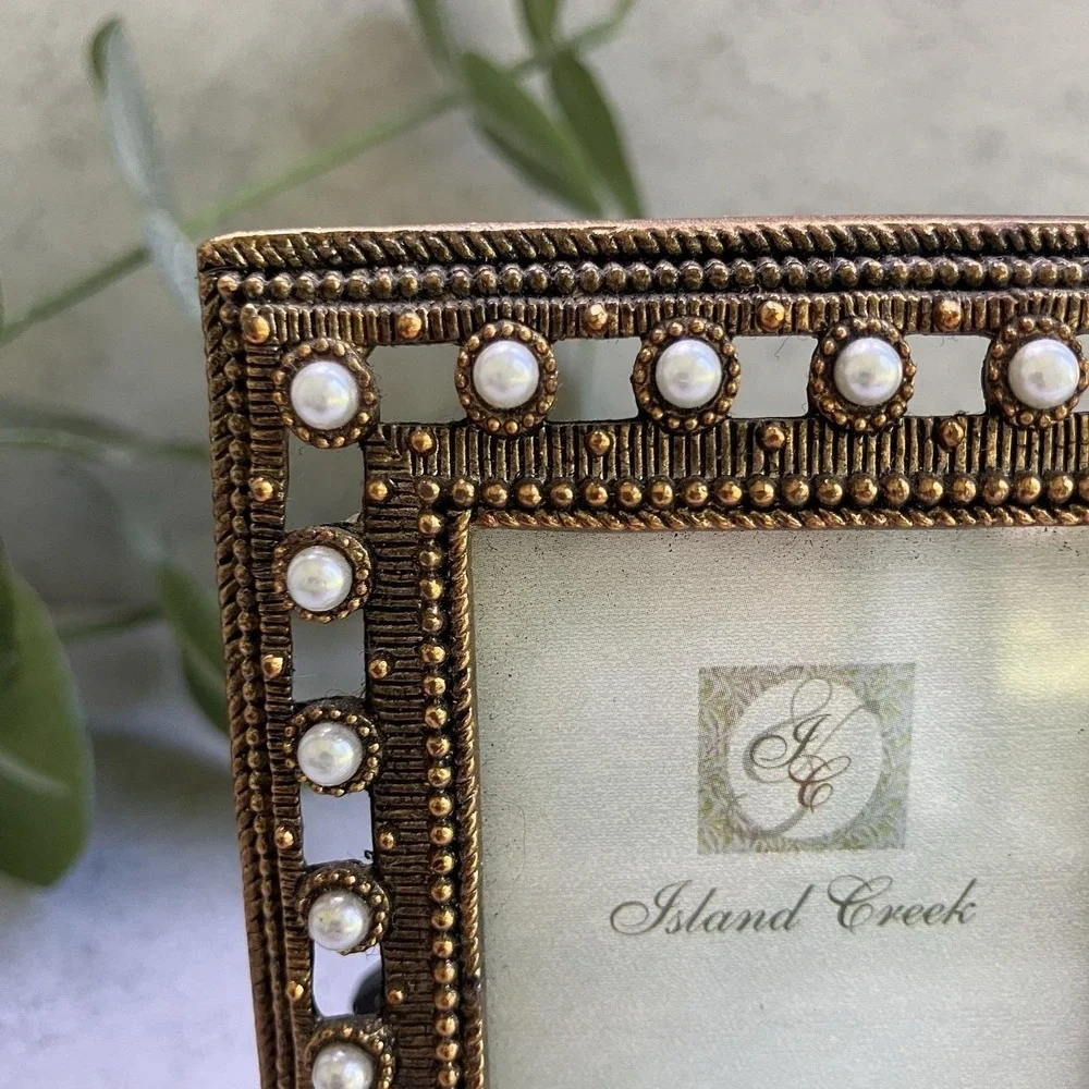 Island Creek Pearl Embellished Reticulated Gold Tone Metal‎ Picture Frame 2x3